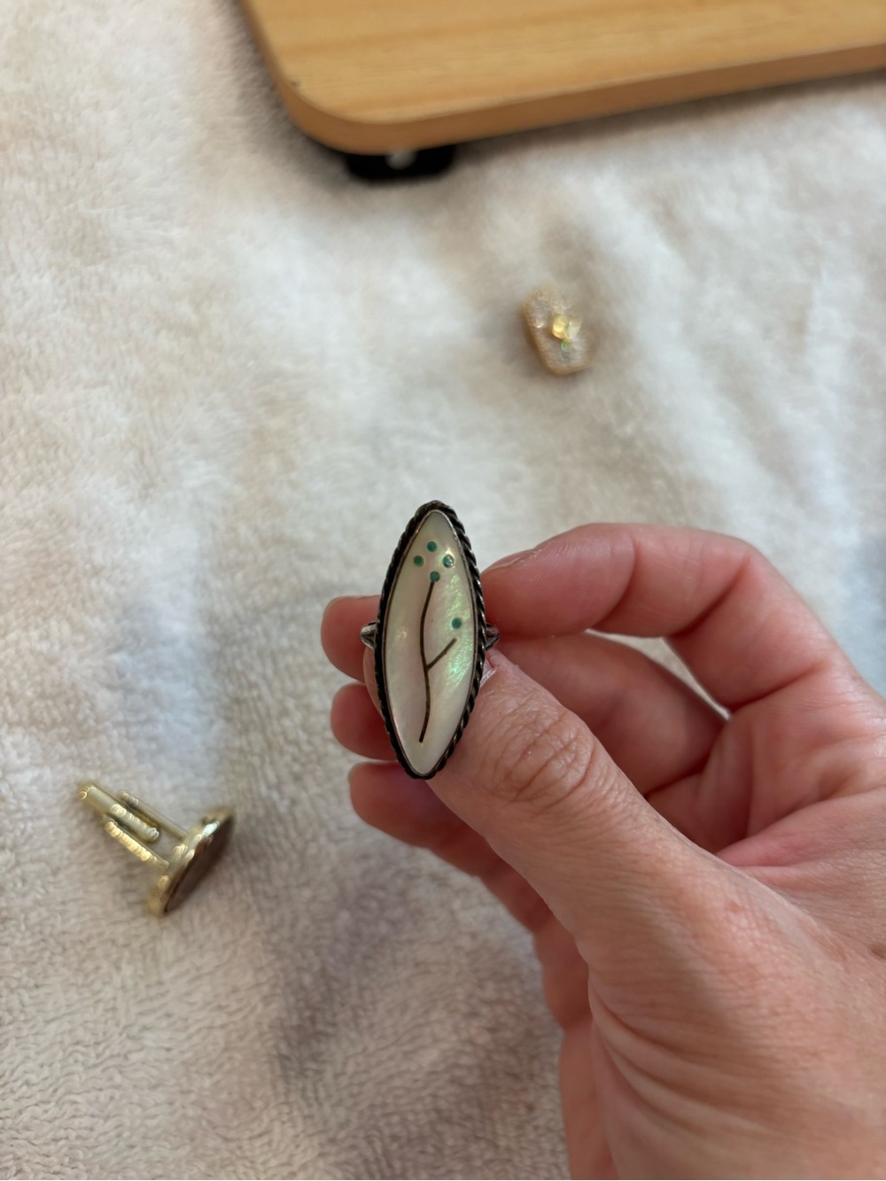 Vintage Native American Inlay Flower Mother of Pearl Sterling Silver Ring